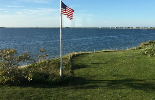 Pocomo House | Direct Waterfront (Wauwinet Harbor) 2 Bedroom Cottage (2006)