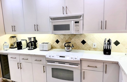 Grace Bay House | Directly on Beach, Beachy Chic 2 BR - Heart of Grace Bay - Grandview Resort