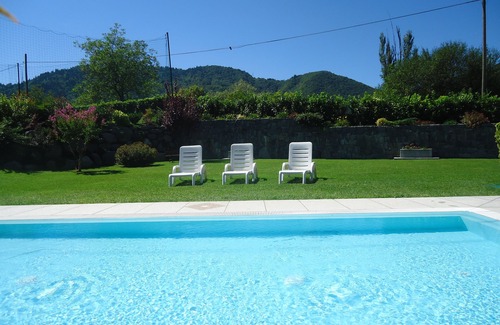 Idro House | DIRECTLY ON THE LAKE /BEACH, up to 7 people, with large garden, pool and great location