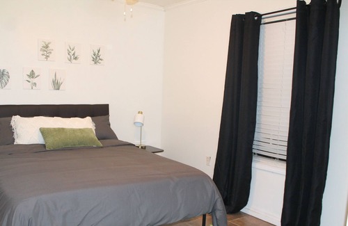 Fondren Apartment | Discounted Cozy Home with Modern Amenities