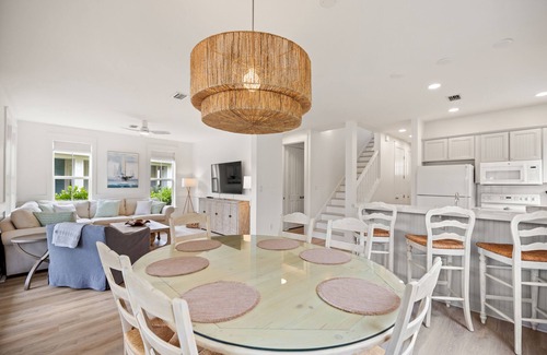 Laurel Grove House | DISCOUNTED!-LAKE FRONT~Golf Cart*~ FREE Activities, Pool, Hot tub, Gym, WiFi