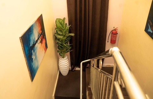 Orozo House | Discover Abuja’s Finest: Luxurious 3-Bedroom apartment with Kay&M Homes