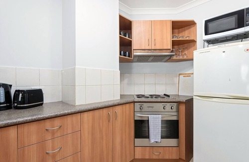 East Perth Apartment | Discover Comfort & Style In East Perth Sleeps 4 2 Bedroom Apts by WorldWide Welcome