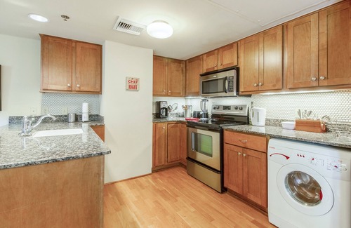 Midtown Apartment | Discover downtown charm, just a 3-min drive to the fair!