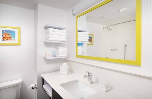 Seybold Hotel | Discover Miami Elegance! Free Breakfast, Outdoor Pool, Pet-friendly!