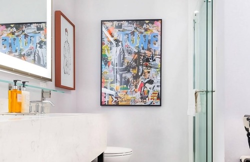 Norma Triangle Hotel | Discover Petersen Automotive Museum Modern Units, Pet -Friendly