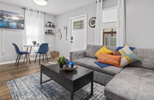 Colorado Springs Cottage | Discover the Magic of Old Colorado City - Stay at the Charming Colorado City