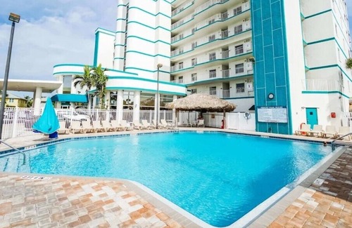 Banana River Estates Resort | Discovery Beach Resort - Spacious 2 Bedroom W/ Full Kitchen