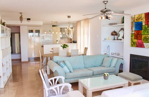 Torrequebrada Apartment | Disinfected Casa CLAUDIA: luxurious, 3 bedrooms, 4 pools, WIFI, AC, beach close