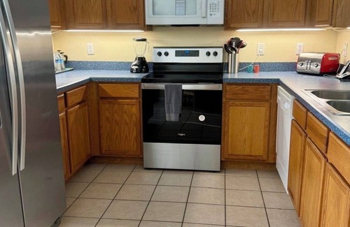 Lake Wilson Preserve House | Disney World Area Villa Orlando * Sleeps 10 * Private Pool * SunDeck *