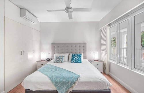Palm Cove Resort | Dive Straight in from this Breezy Poolside Oasis