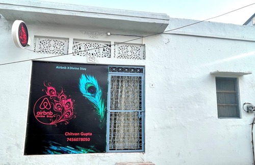 Mathura House | Divine Stay - Facing Krishna Janmabhoomi Temple, Mathura/Vrindavan - Sleeps 2-6