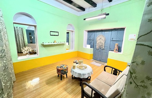 Mathura House | Divine Stay - Facing Krishna Janmabhoomi Temple, Mathura/Vrindavan - Sleeps 2-6