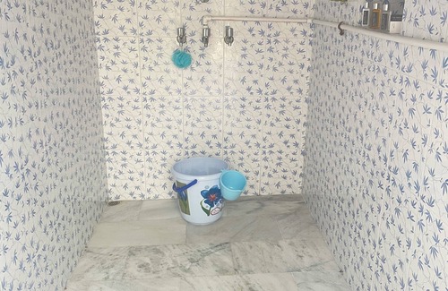 Mathura House | Divine Stay - Facing Krishna Janmabhoomi Temple, Mathura/Vrindavan - Sleeps 2-6
