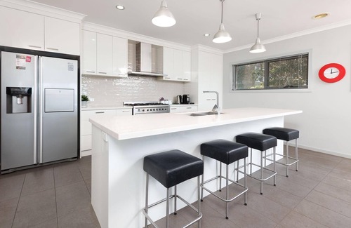 Albury House | Divine Views on Roper - Glorious three bedroom, two bathroom townhouse with views to die for!