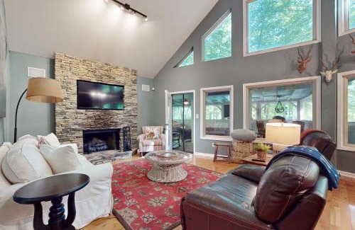 Cullowhee House | Dizzy Den