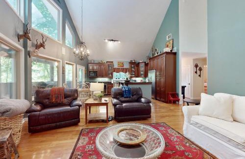 Cullowhee House | Dizzy Den