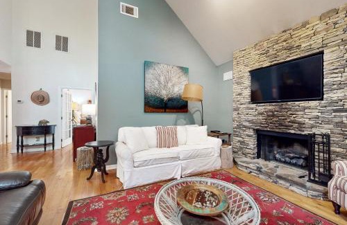 Cullowhee House | Dizzy Den