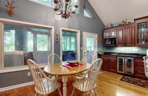 Cullowhee House | Dizzy Den