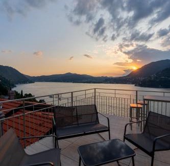 Blevio House | DN ART ROYALE - APT N vasca idromassaggio interno piano terra -APT D esclusivo terrazzo esterno con jacuzzi