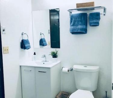 Granby Apartment | DOCO Rocky Mountain Vacation Rental-King Room with Resort Amenities