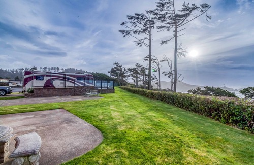 Agate Beach RV Rental | Dog Friendly, Available with 50AMP, 30AMP, Water and Sewer hook up's, WiFi