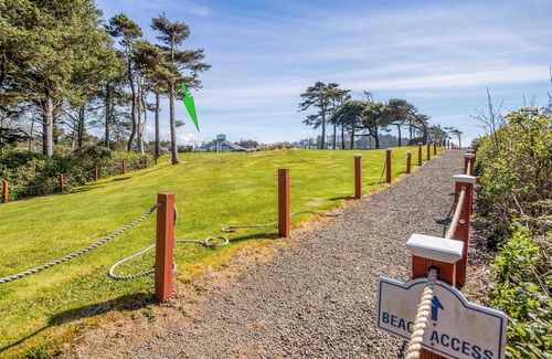 Agate Beach RV Rental | Dog Friendly, Available with 50AMP, 30AMP, Water and Sewer hook up's, WiFi