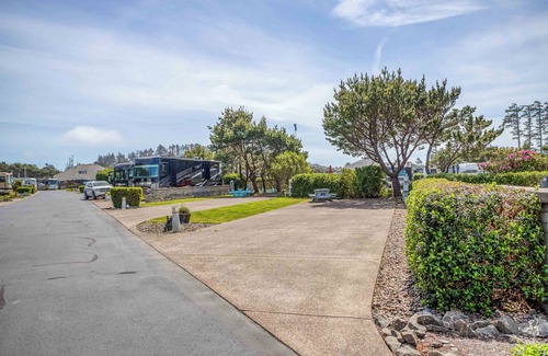 Agate Beach RV Rental | Dog Friendly, Available with 50AMP, 30AMP, Water and Sewer hook up's, WiFi