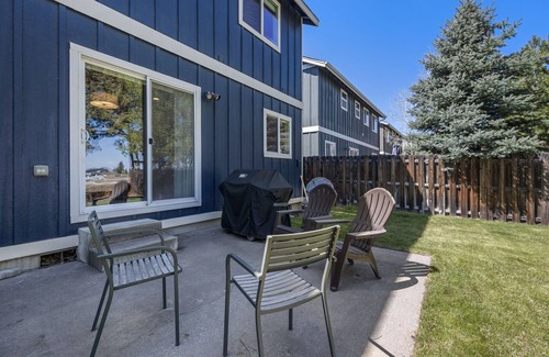 Old Farm District House | Dog Friendly ~ Bonus Room ~ Fireplace ~ BBQ ~ Fenced Yard ~ Close to Park!