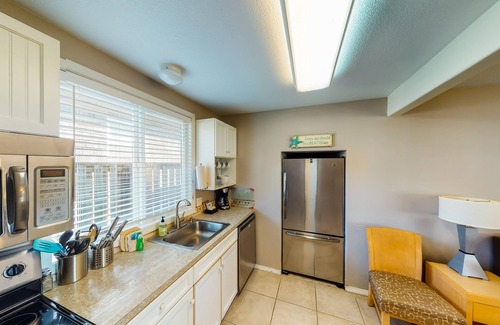 Downtown Cannon Beach House | Dog-friendly cabana & studio with spa suite & beach access