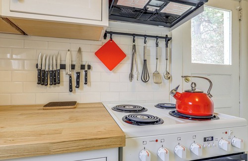Hood River Cottage | Dog-Friendly 'Columbia Cottage' in Hood River!