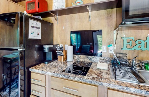 Vilas House | Dog-friendly cottage in the mountains with a spacious deck, grill, firepit, & AC