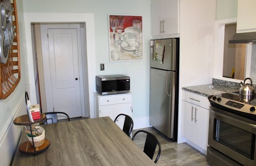 Toccoa Cottage | Dog Friendly Cozy Cottage Stay + Hot Tub & Hammock
