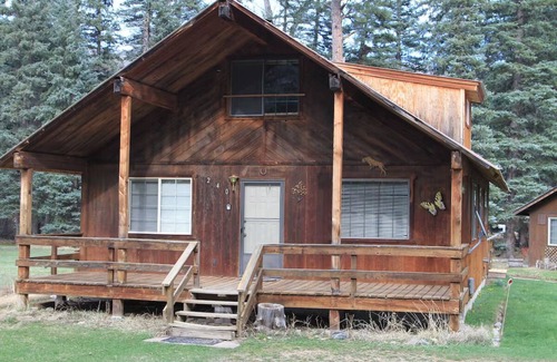 Bayfield House | Dog Friendly Creekside Property close to Vallecito Lake minutes to Durango