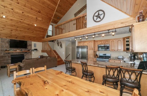Oakland House | Dog Friendly Deep Creek Chalet w/Hot Tub & Deck