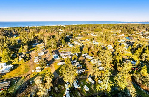 Westport House | Dog-friendly getaway for two with fast WiFi, kitchenette, & picnic tables