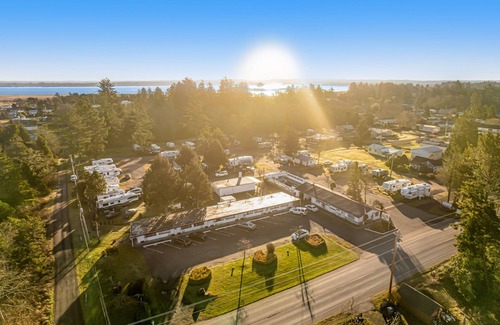 Westport House | Dog-friendly getaway for two with fast WiFi, kitchenette, & picnic tables