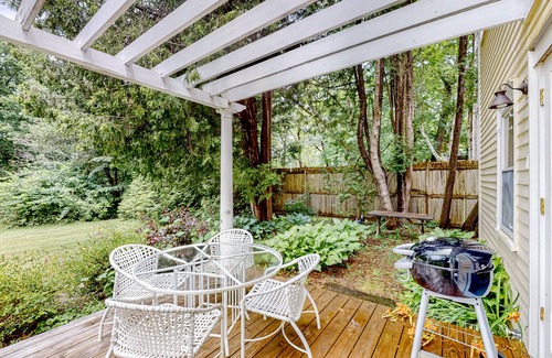 Wiscasset Cottage | Dog-friendly historic cottage with deck, grill, kitchenette, & washer/dryer