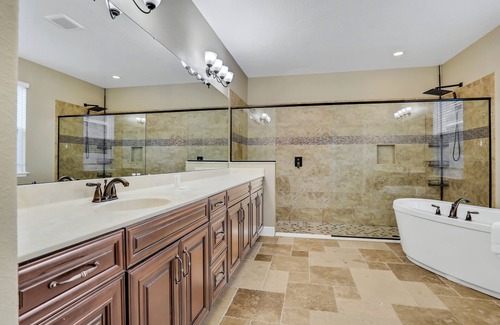 Kissimmee House | Dog-friendly home with built-in grill, W/D, & community pool - snowbirds OK