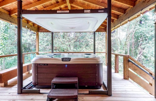 Port Orford House | Dog-friendly home with private hot tub and space for a large group