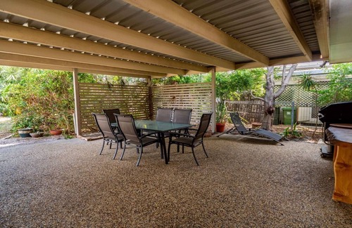 Bellara House | Dog Friendly House Near Beach