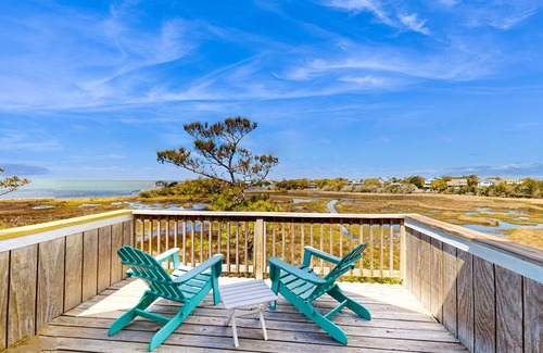 Indiantown Shores House | Dog-friendly House w/Water View, Free WiFi, AC, Private Hot Tub