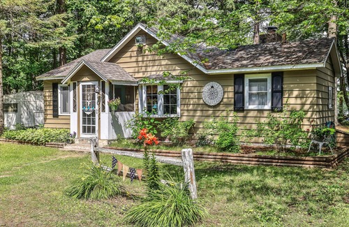 Lac du Flambeau Cabin | Dog-Friendly Lakefront Cabin with Private Deck, Firepit, & Acreage