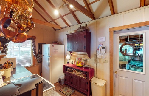 Greenville House | Dog-Friendly Lakefront Cabin with Full Kitchen, Firepit, Free WiFi, Great Views