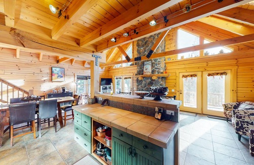 Quandary Village House | Dog-Friendly Little Bears Cabin w/Amazing Mountain Views, Free WiFi, Private W/D