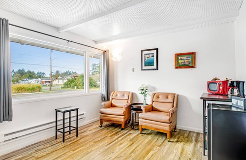 Westport House | Dog-friendly motel near the beach with fast WiFi & a fish cleaning station