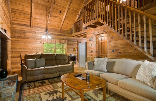 Walnut Mountain Cabin | Dog-Friendly Mountain Cabin with hot tub, pool, & ping-pong
