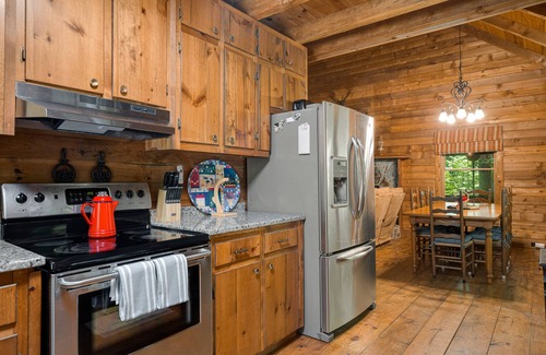 Walnut Mountain Cabin | Dog-Friendly Mountain Cabin with hot tub, pool, & ping-pong