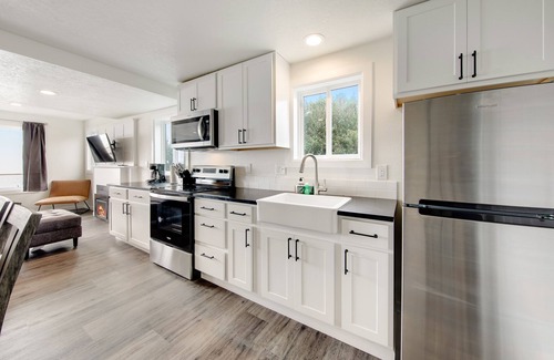 Edgewater Shores Cottage | Dog-friendly oceanfront retreat with hot tub & relaxing deck facing the water