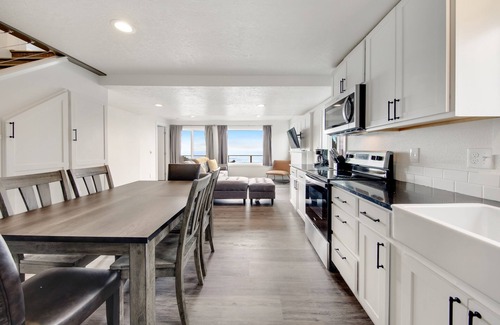 Edgewater Shores Cottage | Dog-friendly oceanfront retreat with hot tub & relaxing deck facing the water